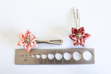 Load image into Gallery viewer, Peachy dreams - Handsewn Vintage Kimono Fabric Kanzashi Hair Clip