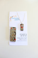 Load image into Gallery viewer, Parasol crowds B - Washi Paper Necklace and Gift Tin Set