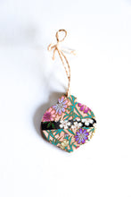 Load image into Gallery viewer, Kiku And Parasols - Mini Wood Washi paperOrnament