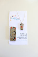 Load image into Gallery viewer, Parasol crowds B - Washi Paper Necklace and Gift Tin Set
